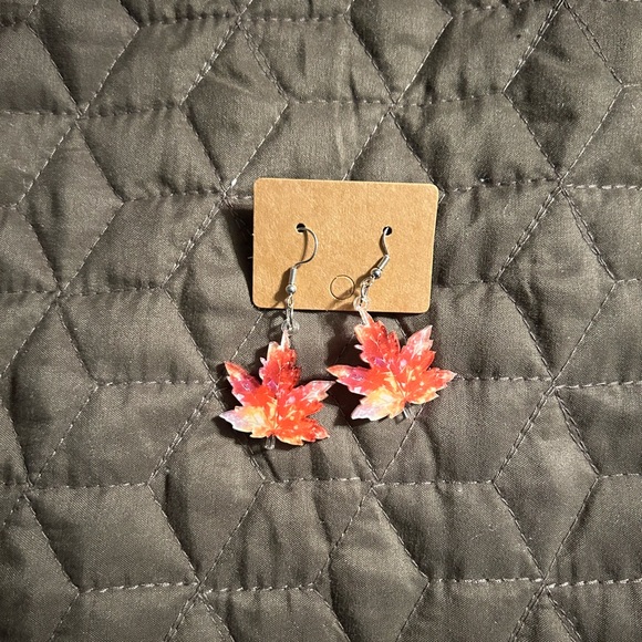 🍁 Fall Acrylic Maple Leaf Earrings - Picture 1 of 5